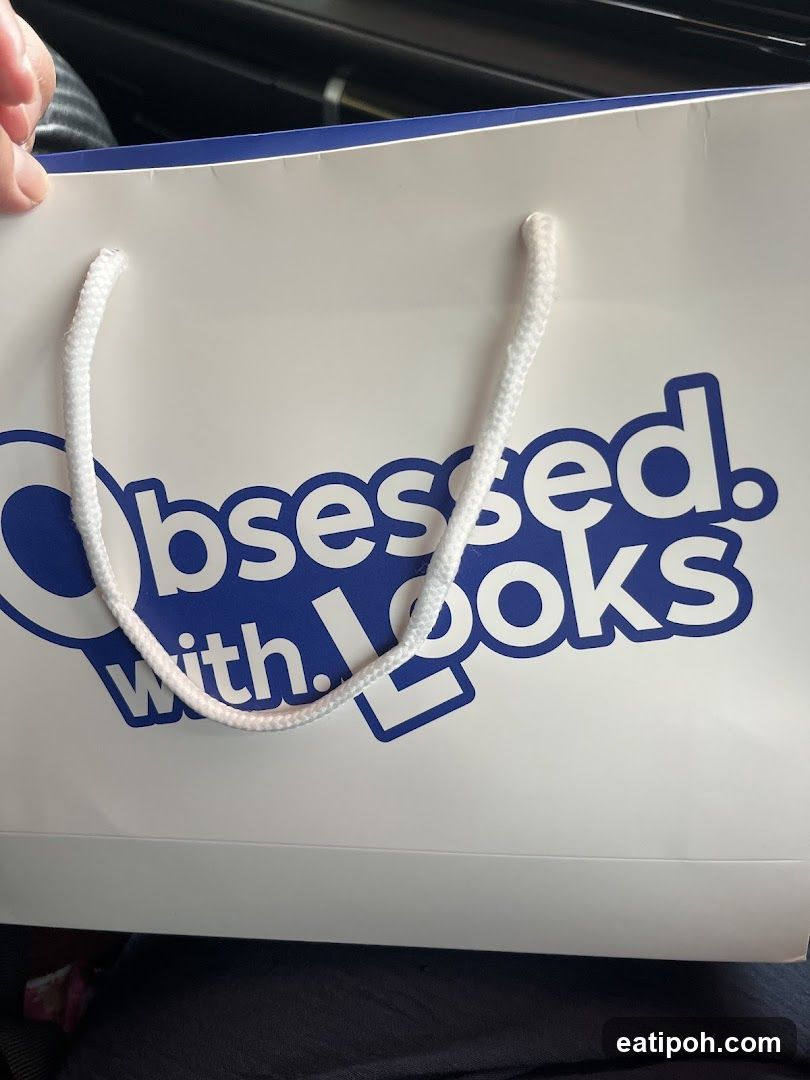 Obsessed with Looks shopping bag