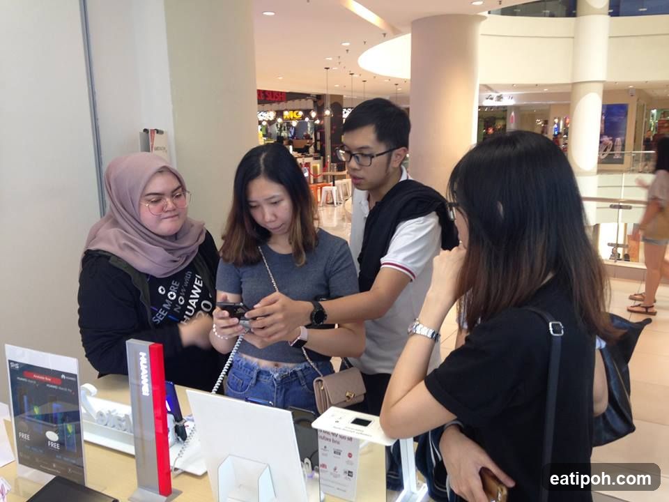 Group at Huawei kiosk in shopping mall