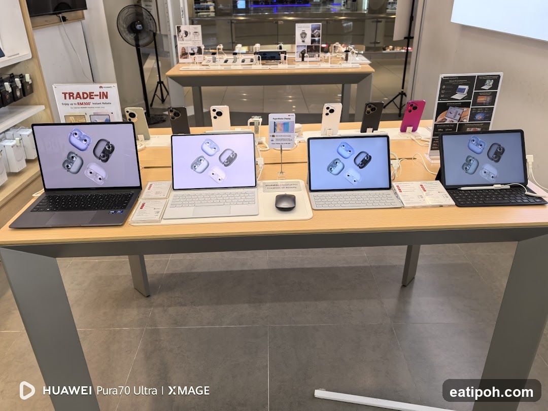 Huawei Store Interior Display