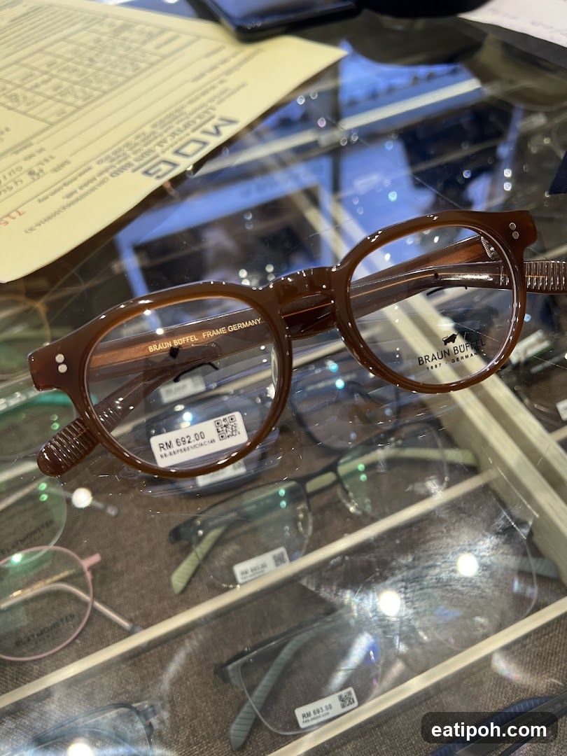 Eyewear Display in Store