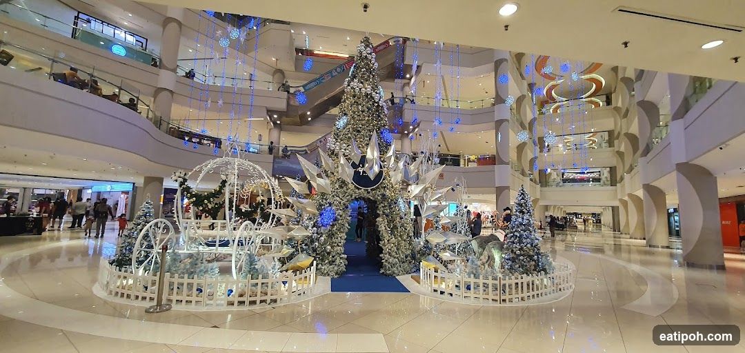 Shopping Mall Interior Holiday Decor