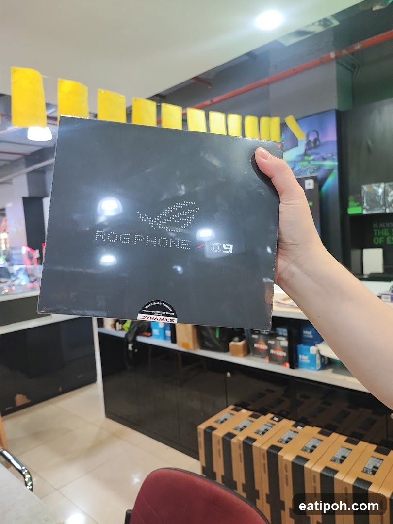 ROG Phone 7 Ultimate Box