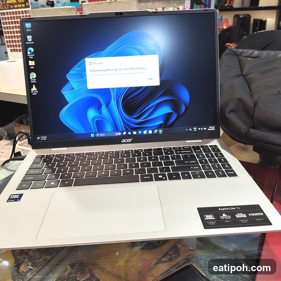 Acer Aspire Lite 16 Laptop