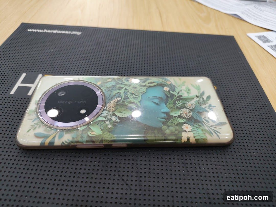 Smartphone with artistic case