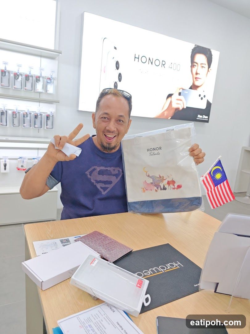 Man holding a tote bag and a Malaysian flag