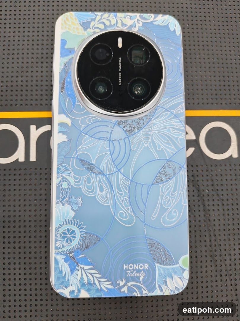 Smartphone with Decorative Back