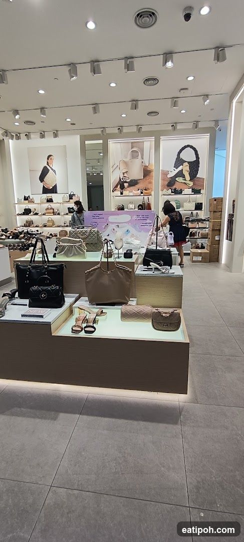 Handbag Store Display