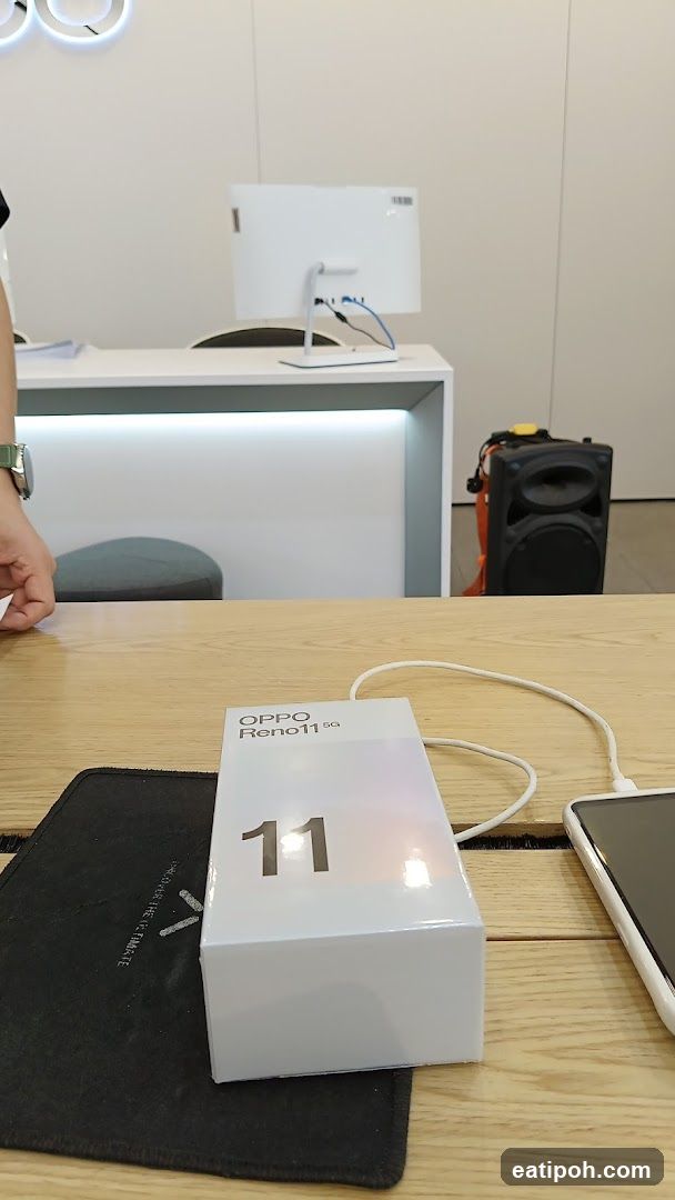 OPPO Reno11 5G Box and Phone