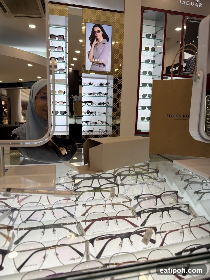 Eyeglasses Display
