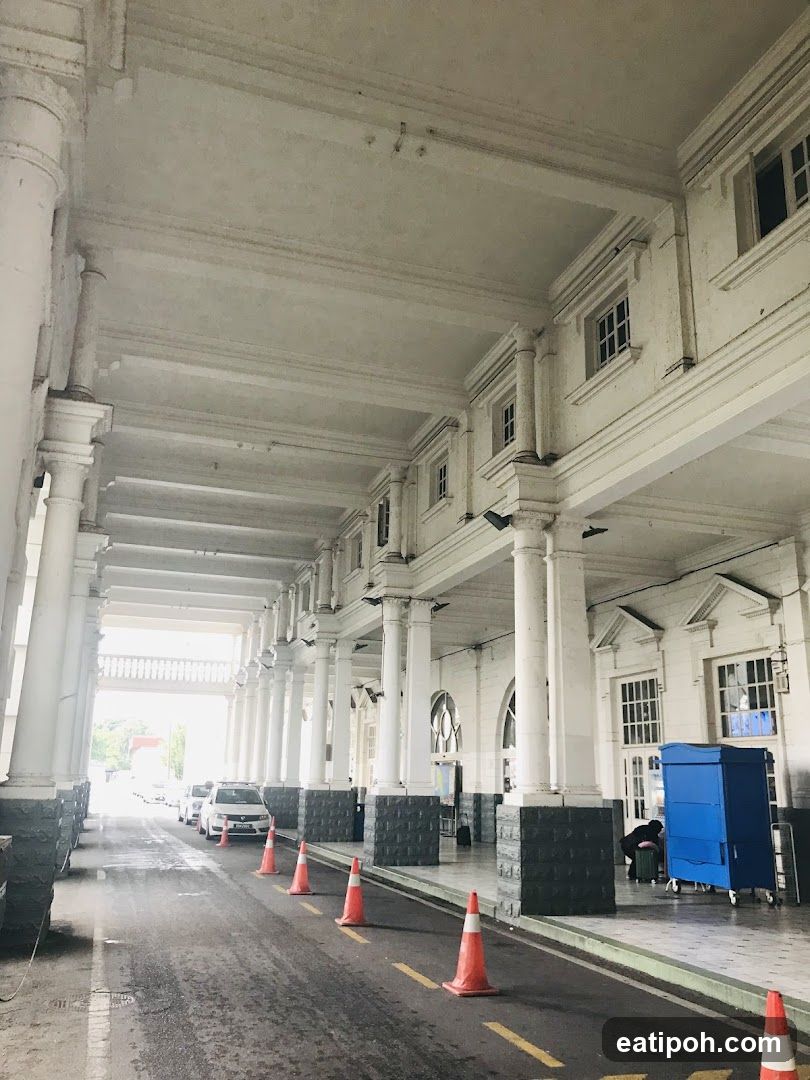 Covered walkway with columns and cars
