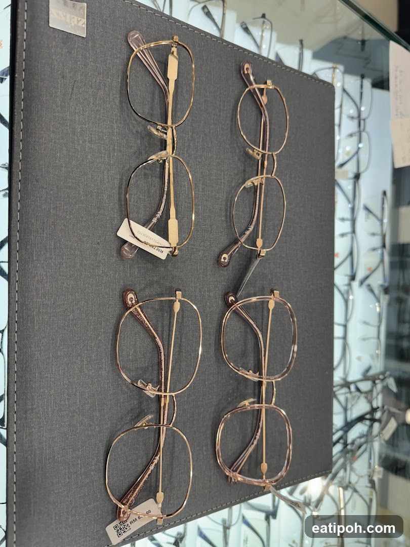Eyeglasses Display