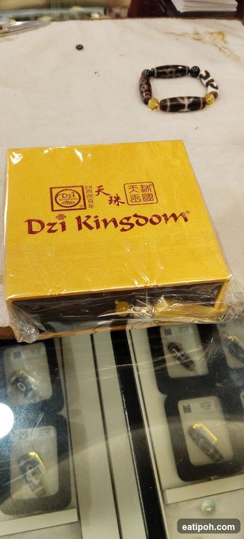 Dzi Kingdom Gift Box and Bracelet