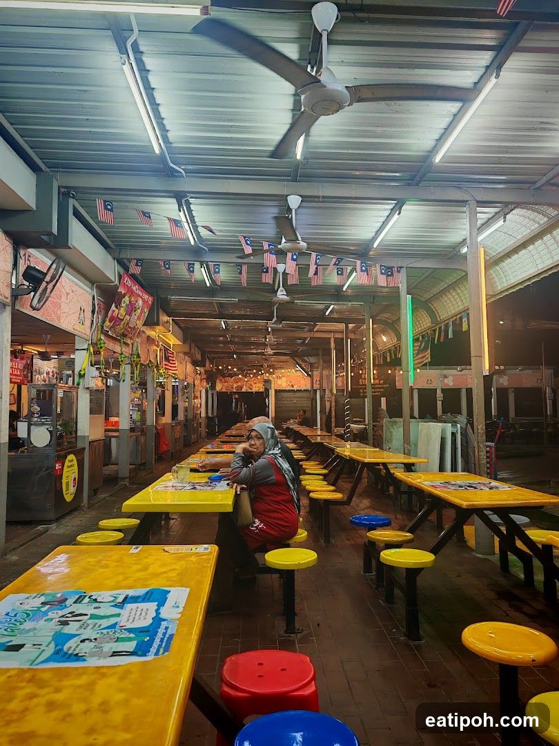 Outdoor Food Court Seating