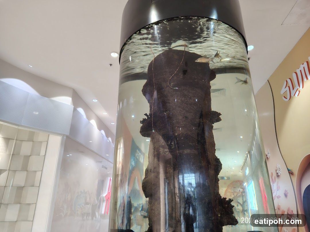 Cylindrical Aquarium with Fish