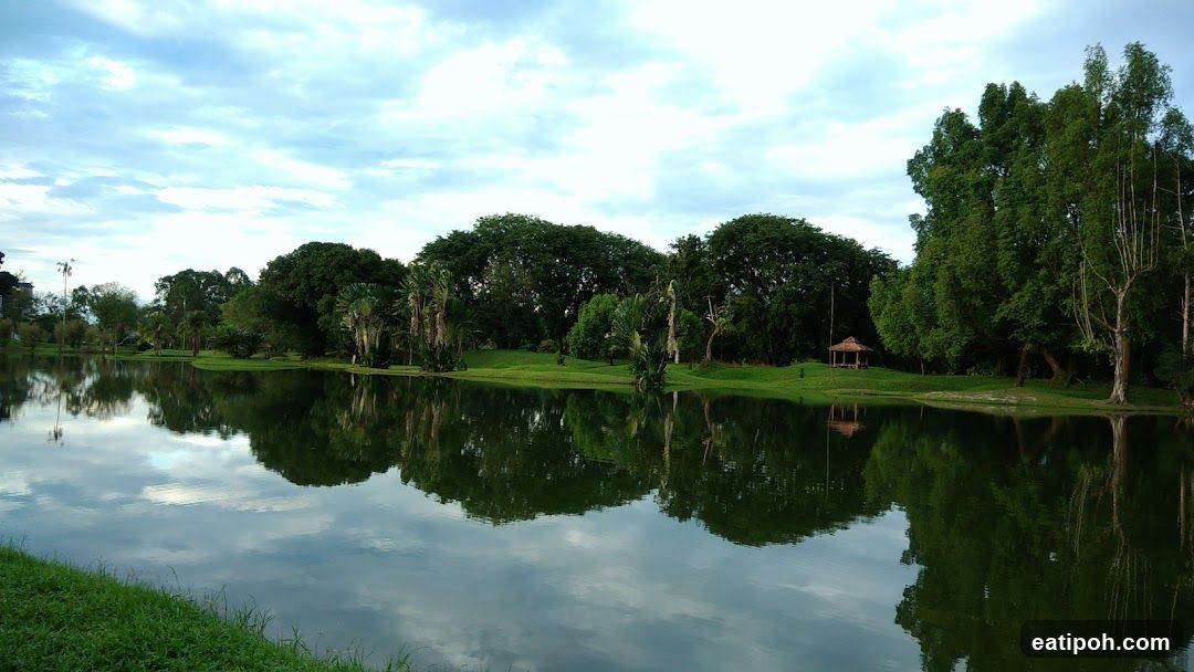 Tranquil Lake Reflection