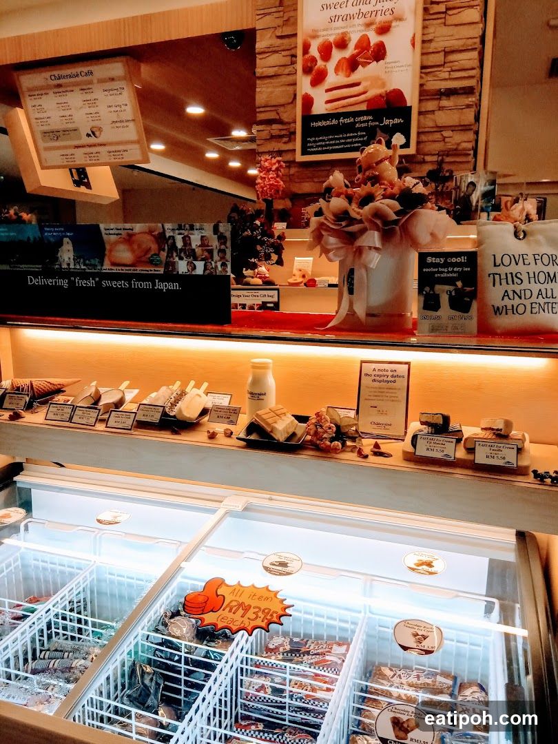 Chateraise Cafe Display
