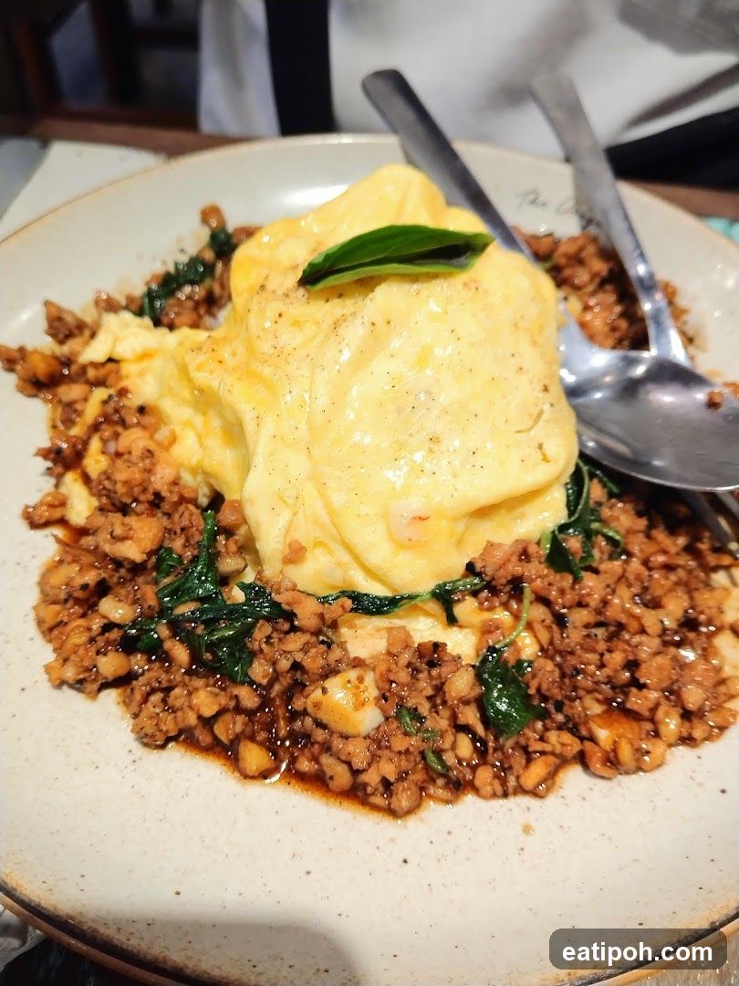 Omelette with Minced Meat and Basil