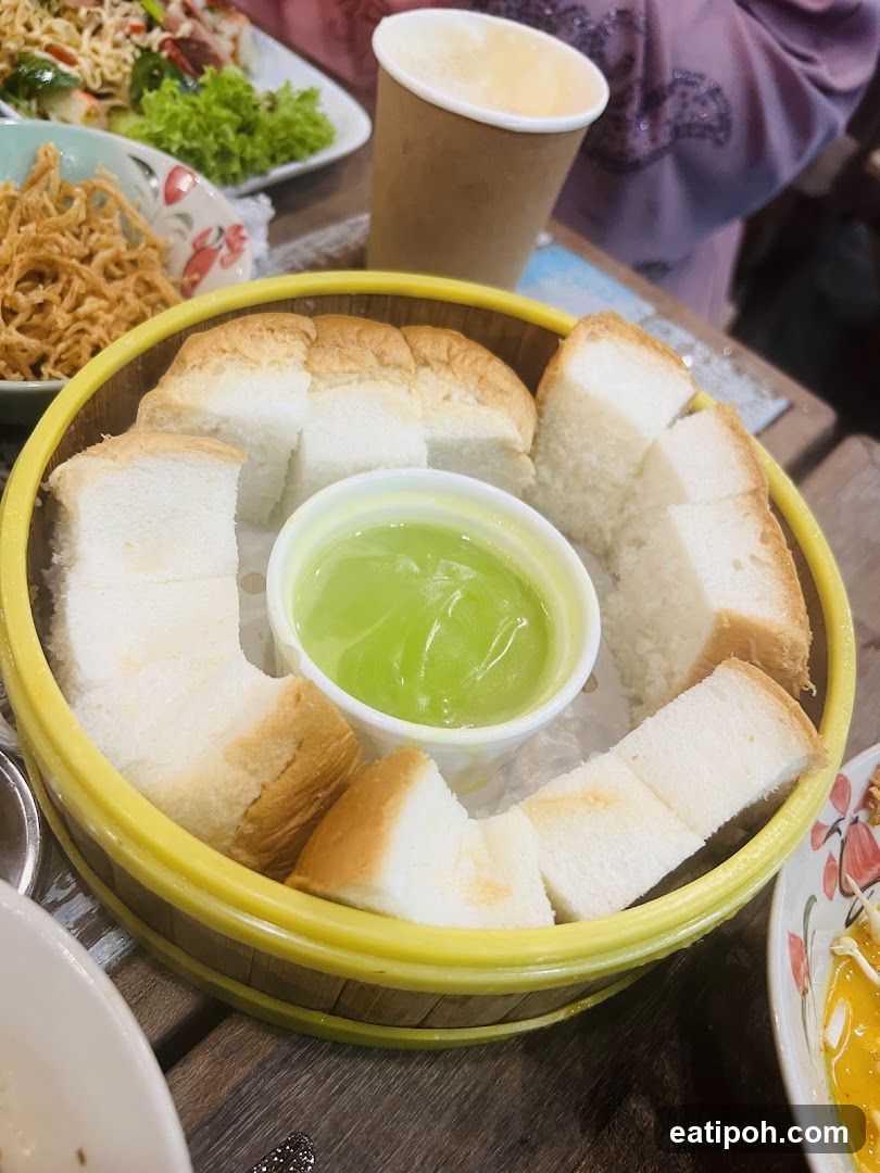 Steamed Bread with Pandan Dip