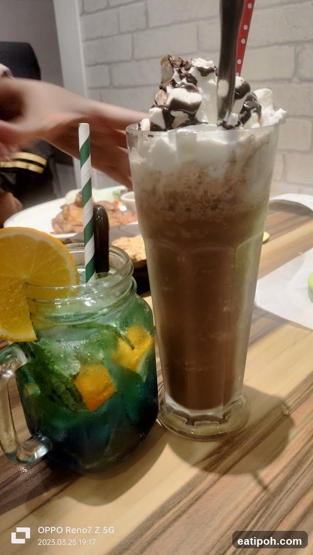 Two drinks on a table