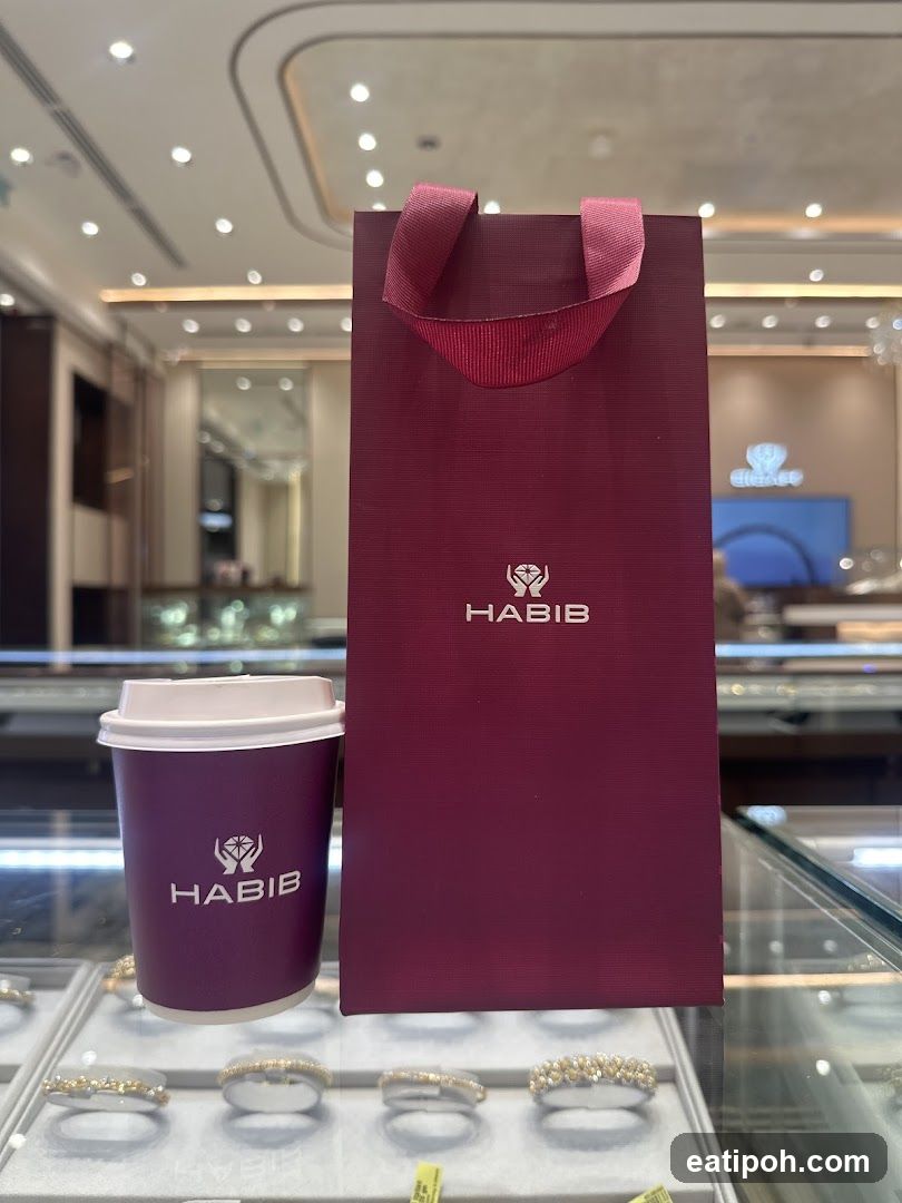 Coffee cup and shopping bag with logo