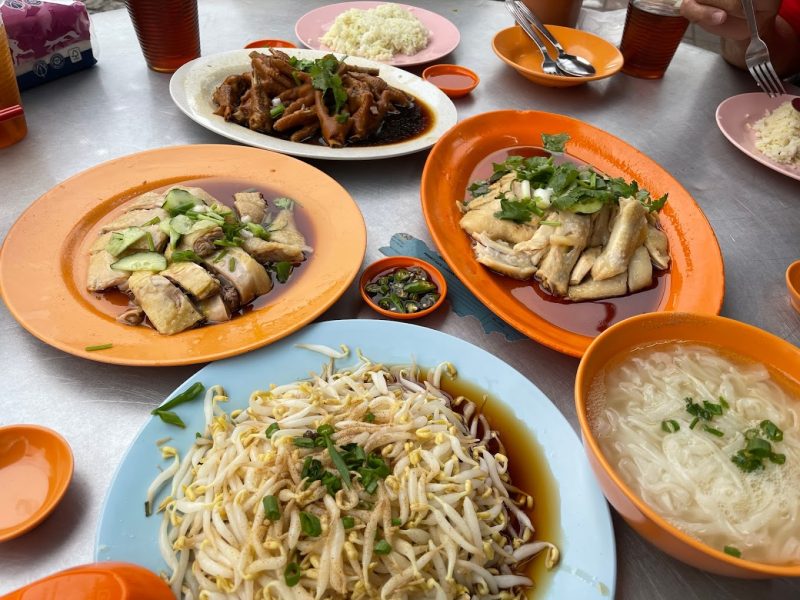 A plate of Ipoh beansprout chicken with tender poached chicken and fat crunchy beansprouts