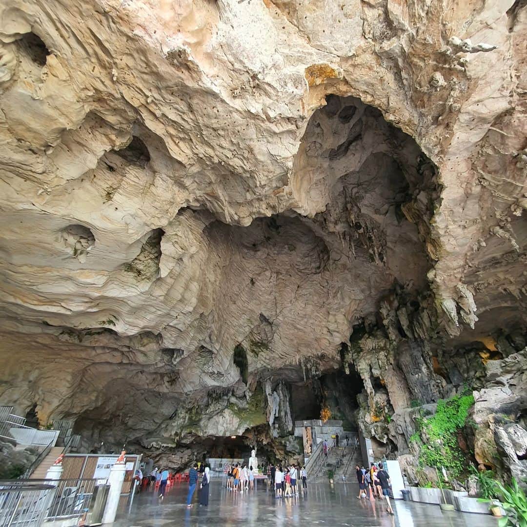 Ipoh Cave Temples: Ancient Worship Inside Limestone Hills