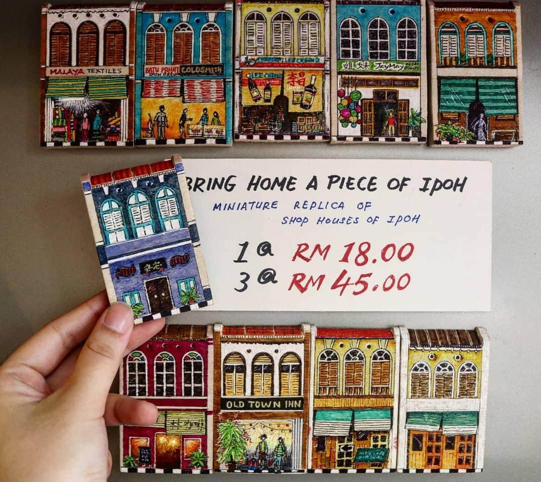 Kong Heng Square Market, a brick building housing local artisan stalls near Concubine Lane
