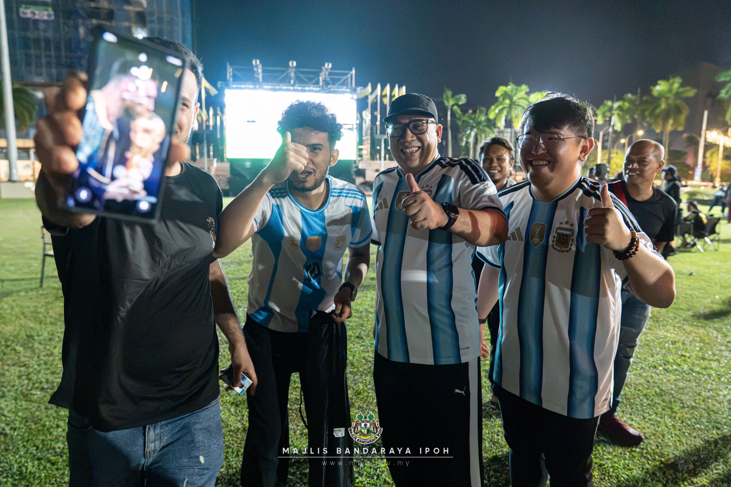Football fans filling Dataran Bandaraya Ipoh for the FIFA World Cup 2026 semi-final big-screen screening