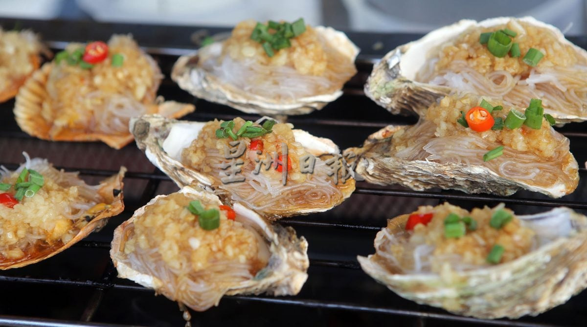 Garlic vermicelli oysters on the grill at First Garden Friday pasar malam, Ipoh
