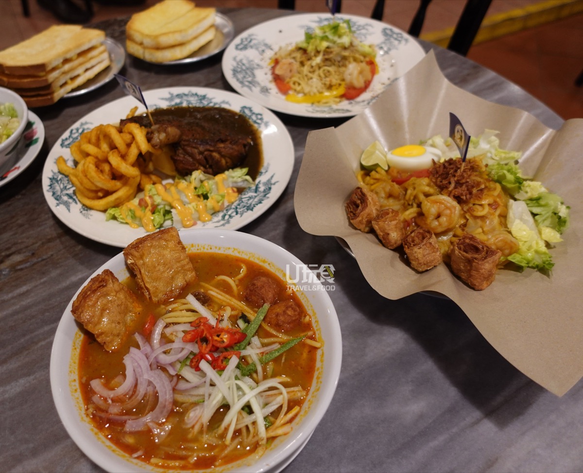 Curry mee, nasi lemak and kaya toast at Chang Jiang White Coffee, the brand pouring free cups at Ipoh Coffee Vibes 2026